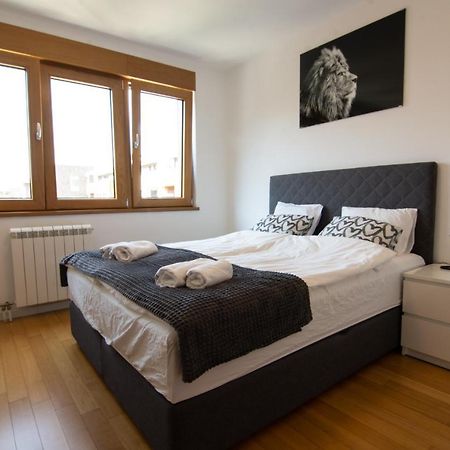 A Blok New Modern - Free Garage Parking, Comfortable, Quiet With A Park View Belgrad Dış mekan fotoğraf