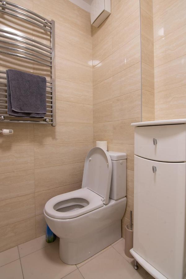 A Blok New Modern - Free Garage Parking, Comfortable, Quiet With A Park View Belgrad Dış mekan fotoğraf