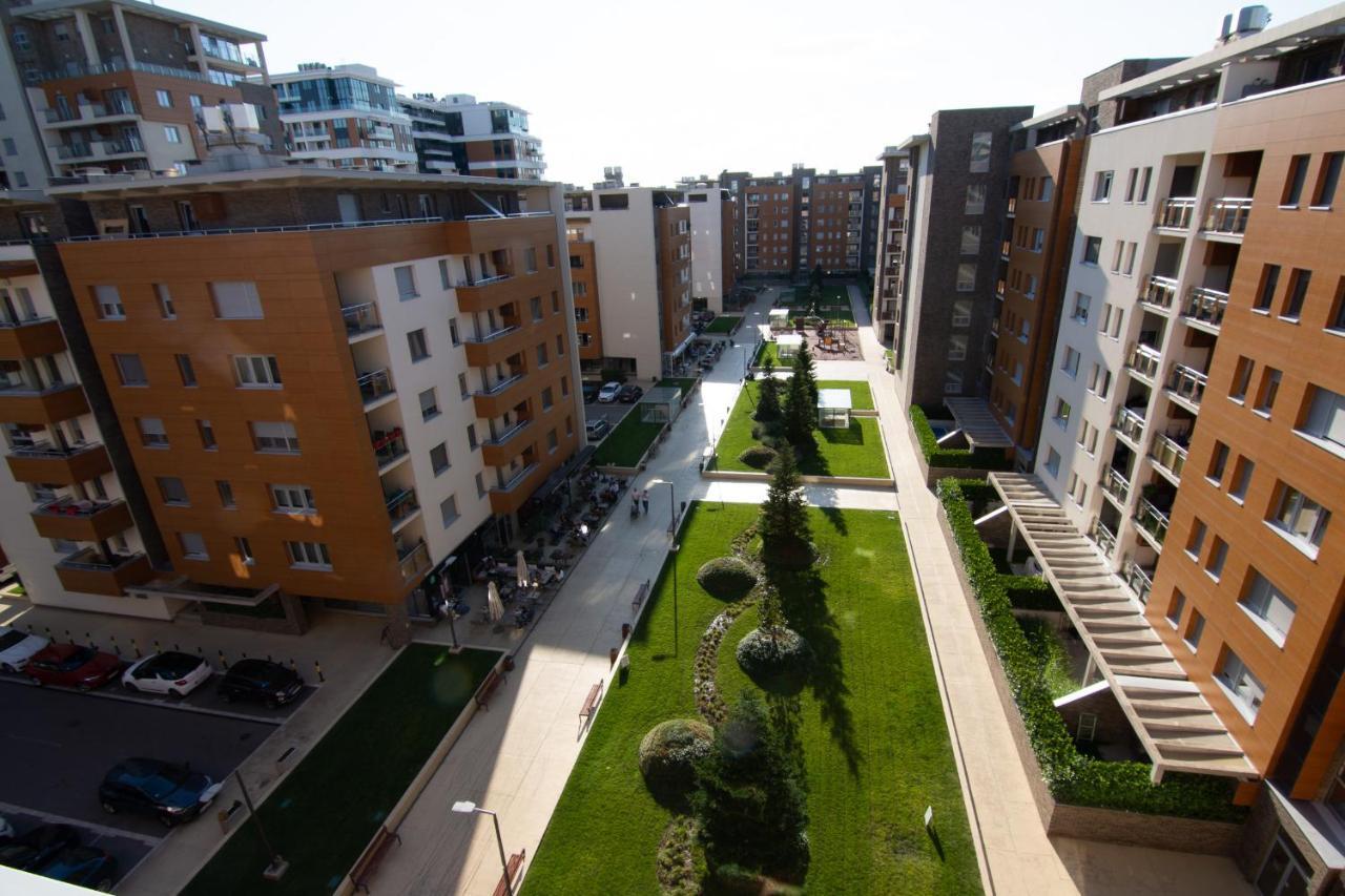 A Blok New Modern - Free Garage Parking, Comfortable, Quiet With A Park View Belgrad Dış mekan fotoğraf