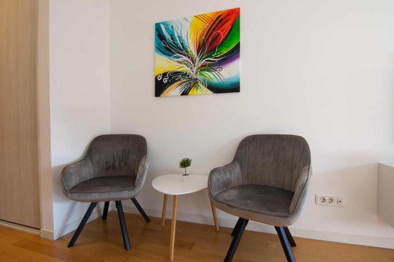 A Blok New Modern - Free Garage Parking, Comfortable, Quiet With A Park View Belgrad Dış mekan fotoğraf