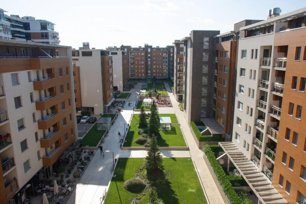 A Blok New Modern - Free Garage Parking, Comfortable, Quiet With A Park View Belgrad Dış mekan fotoğraf