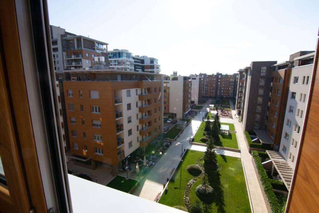 A Blok New Modern - Free Garage Parking, Comfortable, Quiet With A Park View Belgrad Dış mekan fotoğraf