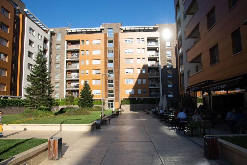 A Blok New Modern - Free Garage Parking, Comfortable, Quiet With A Park View Belgrad Dış mekan fotoğraf