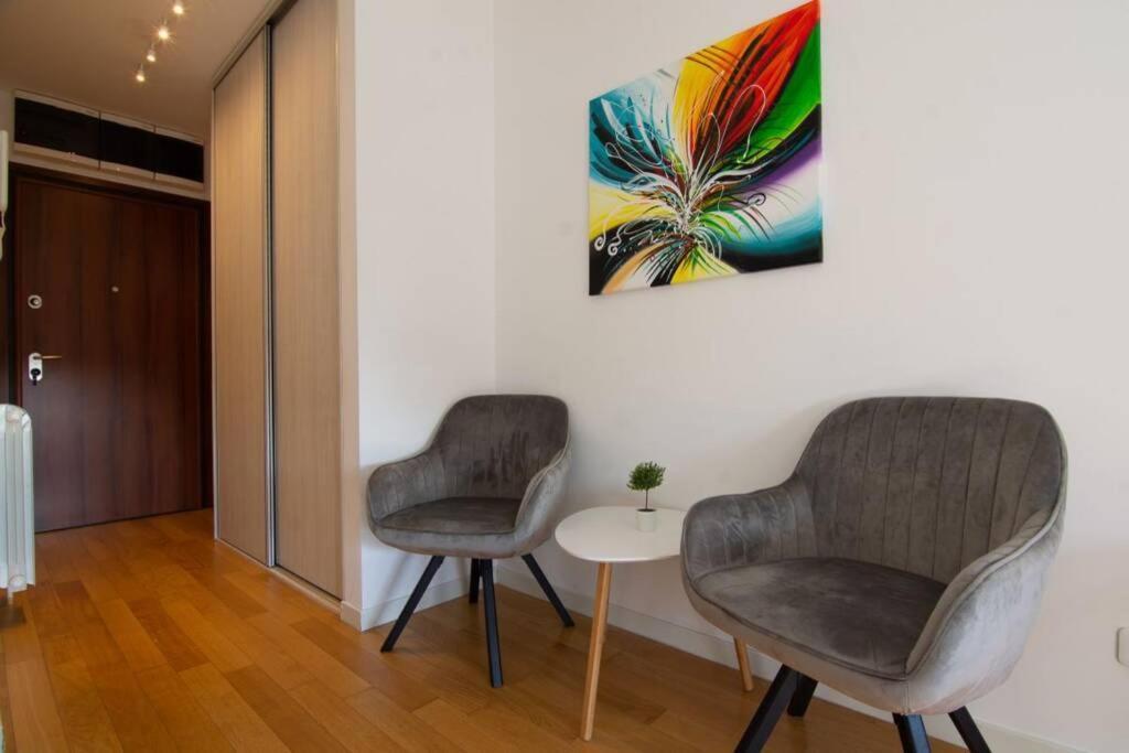 A Blok New Modern - Free Garage Parking, Comfortable, Quiet With A Park View Belgrad Dış mekan fotoğraf